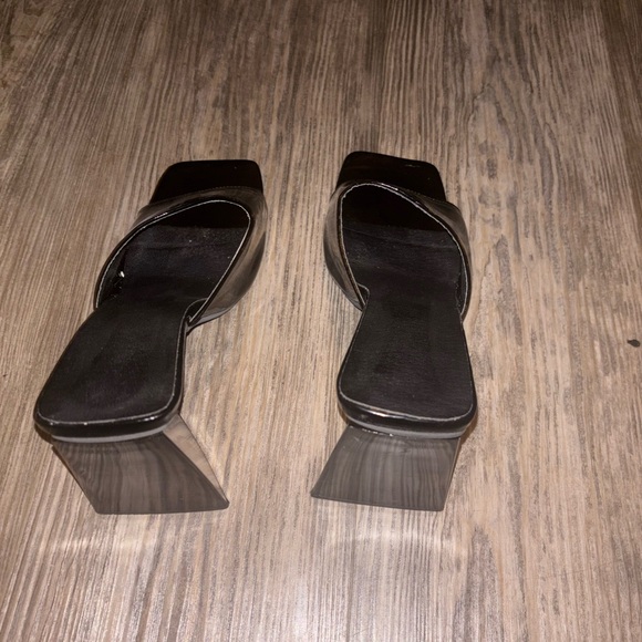 Patent leather triangle heels - Picture 2 of 5